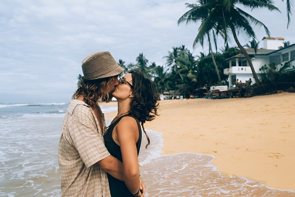 Atardecer romántico en Bentota durante luna de miel en Sri Lanka