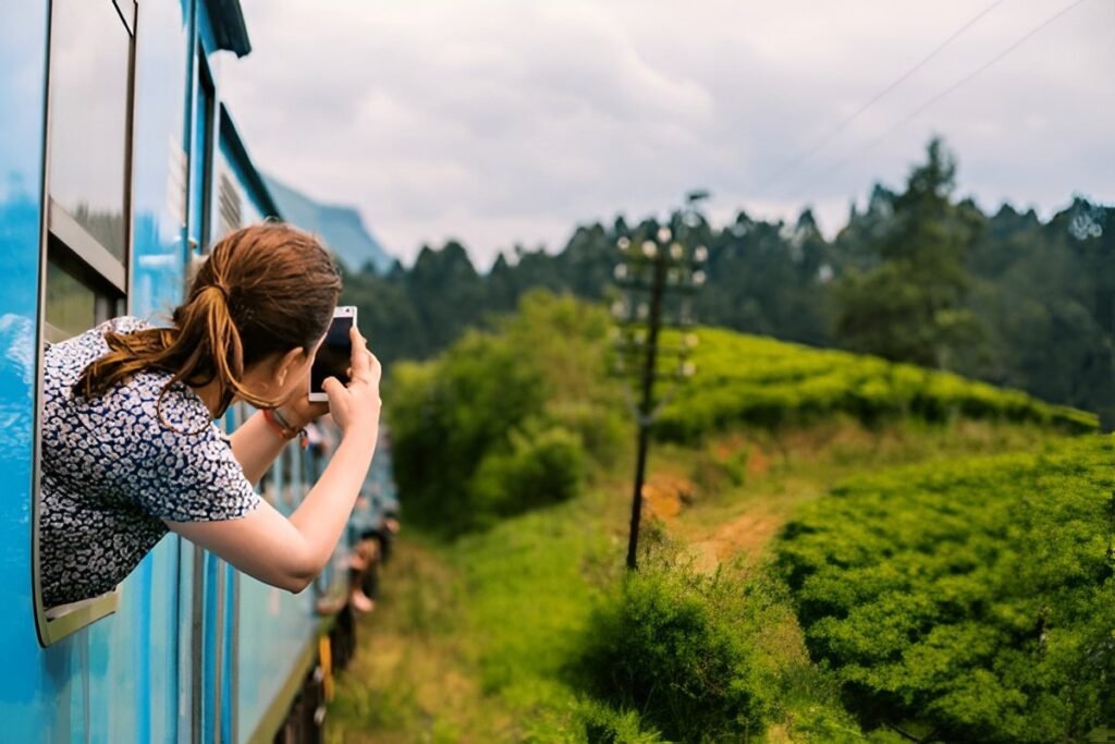 Tren panorámico en Sri Lanka con familia entre montañas de té