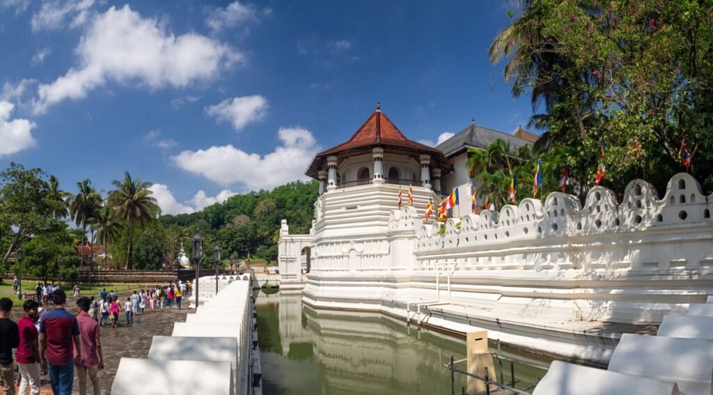 Kandy Templo del Diente Sagrado Sri Lanka ciudad sagrada budismo guía español