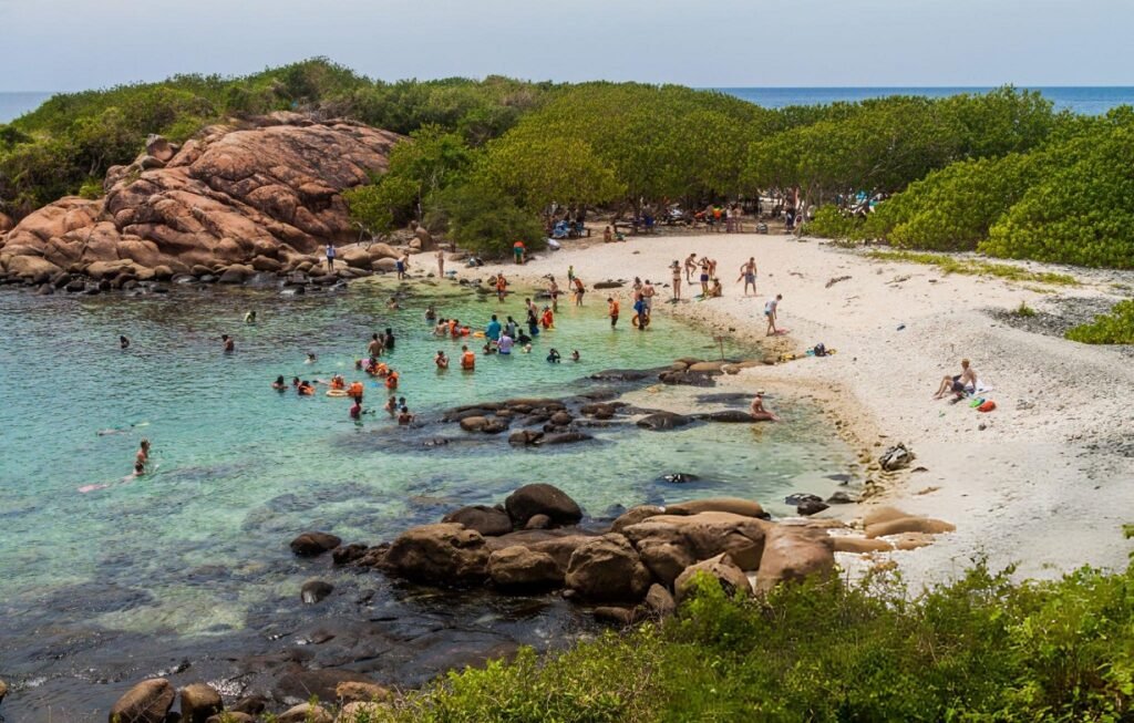 Trincomalee costa este Sri Lanka playa Nilaveli templo Koneswaram guía español